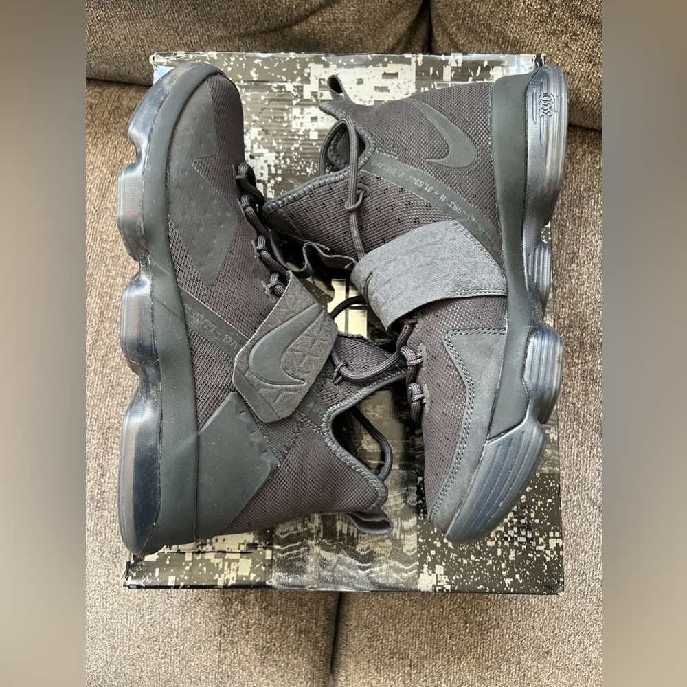 LeBron XIV LIMITED Anthracite Size 9.5